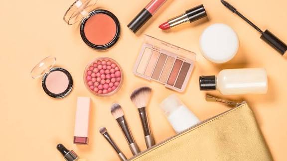 Fashion and Beauty Essentials for a Confident Everyday Look